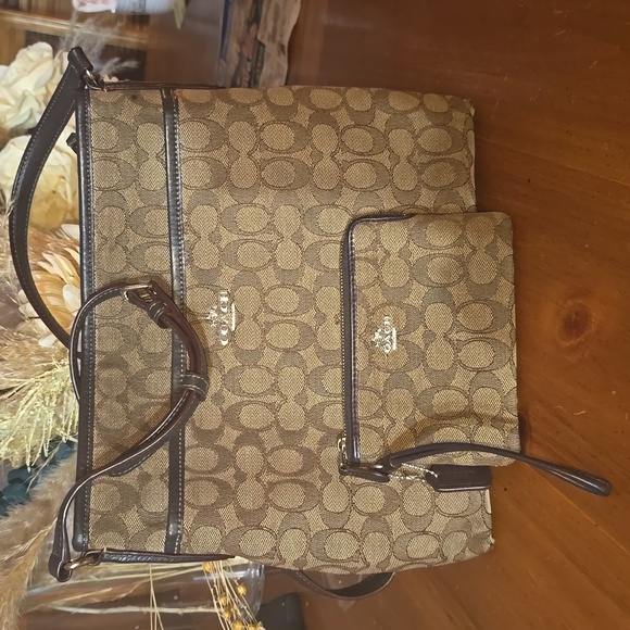 Coach Monogram crossbody - Picture 1 of 8